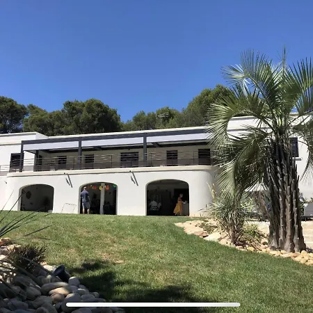 Des Cabres Villa *