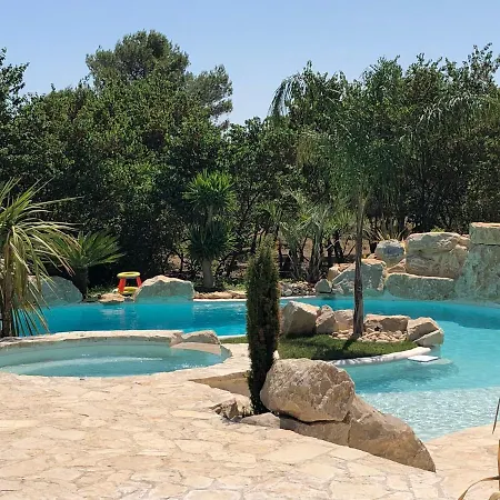 Des Cabres Villa