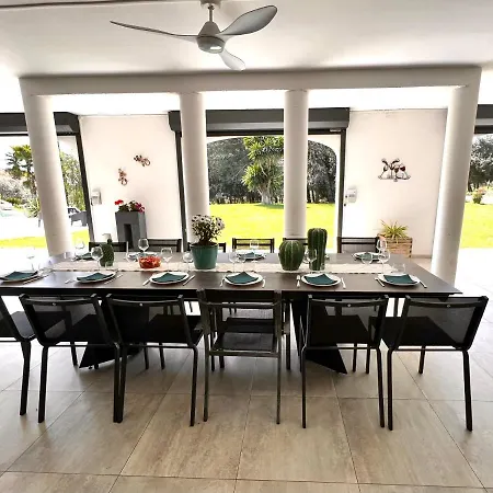 Des Cabres Villa *