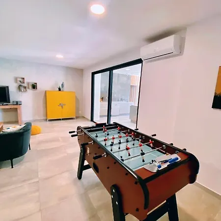 Des Cabres Villa *