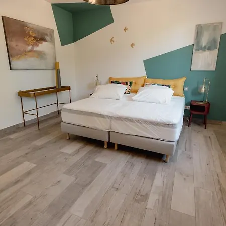 Des Cabres Villa *
