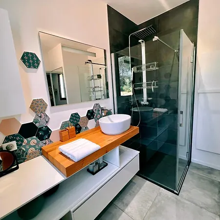 Des Cabres Villa *